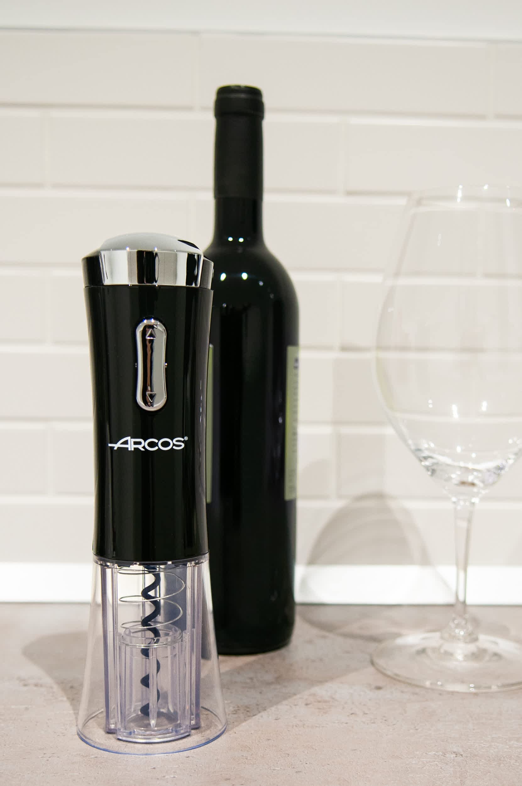 Arcos Accessories - Electric Corkscrew Bottle Opener - Material ABS - Black Color - Image 3