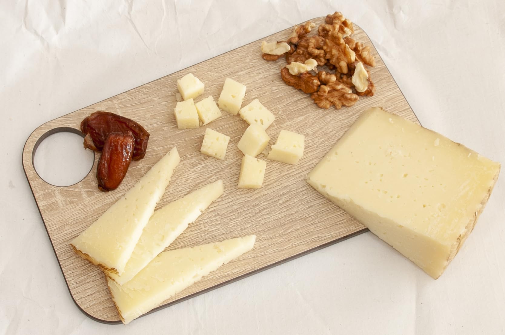 ARCOS Cutting Board with Hanger and Wood Style. Smooth Surface for Chopping Food in Cellulose Fibre and Resin. Professional Meat and Vegetable Cutting Utensil. Serving Board. Color Brown. 13" x 9" - Image 5