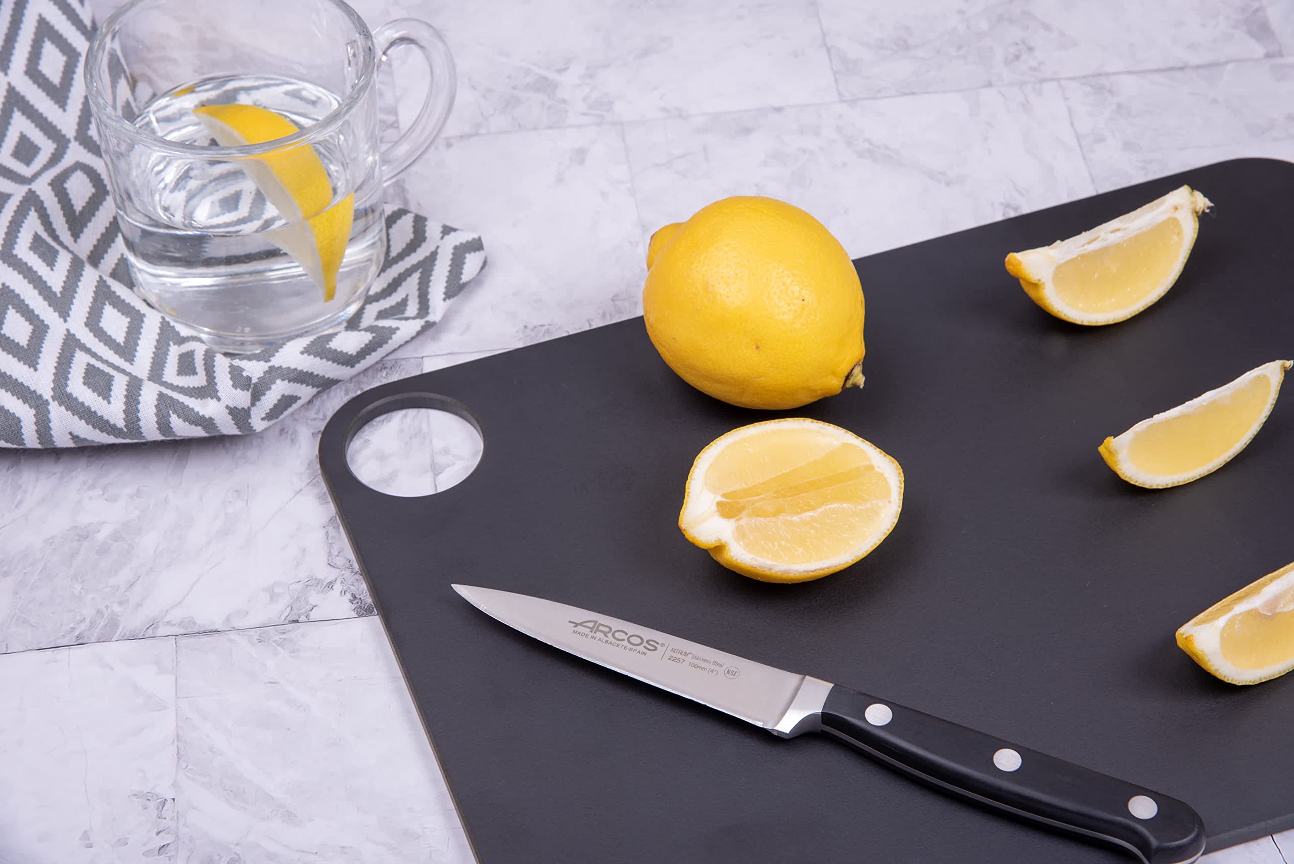 ARCOS Cutting Board with Hole Hanger. Smooth Surface for Chopping Food in Cellulose Fibre and Resin. Professional Meat and Vegetable Cutting Utensil. Serving Board. Color Black. 148,4'' x 109'' - Image 5