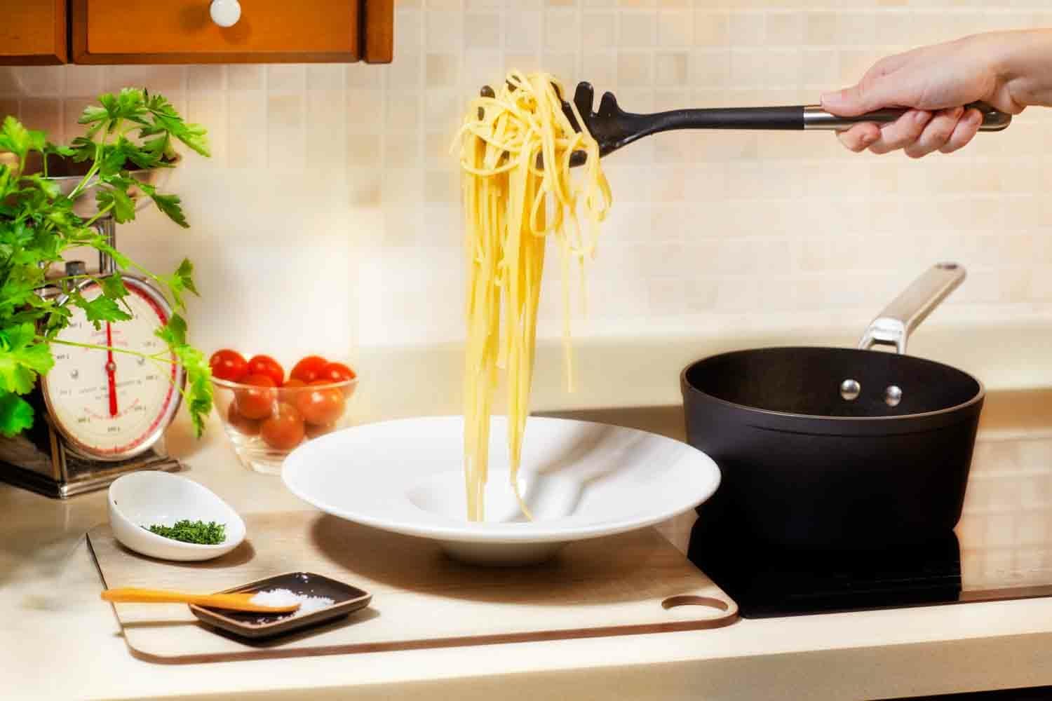 ARCOS Professional Pasta Spoon. Stainless Steel Handle and Body. Heat Resistant up to 240°C. Dishwasher Safe. Black Color. Kitchen Accessories - Image 5